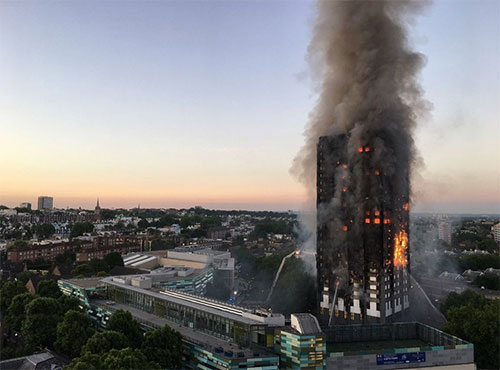 una torre residencial de 27 plantas en llamas El gran incendio de Londres